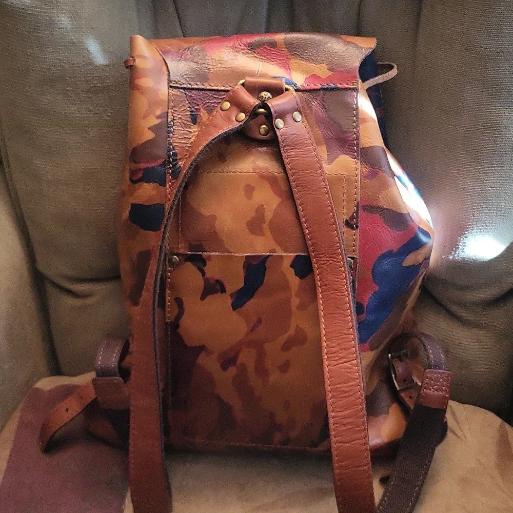 NWOT Gorgeous Patricia Nash Leather Camo Backpack - Picture 6 of 10